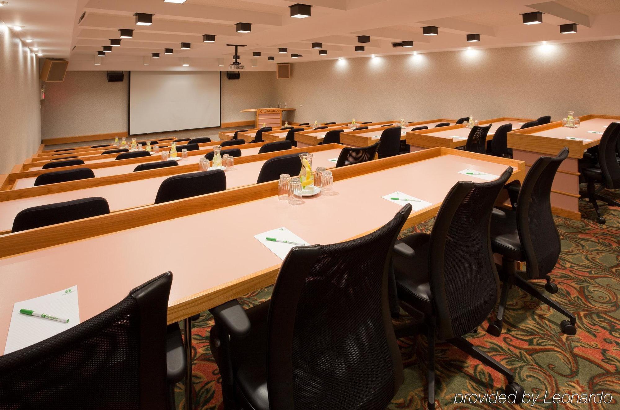 Winnipeg-south By Ihg Hotel 3*