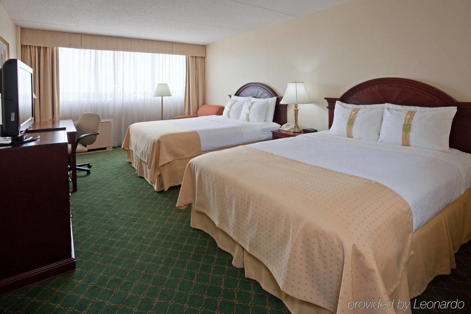 Winnipeg-south By Ihg Hotel 3*