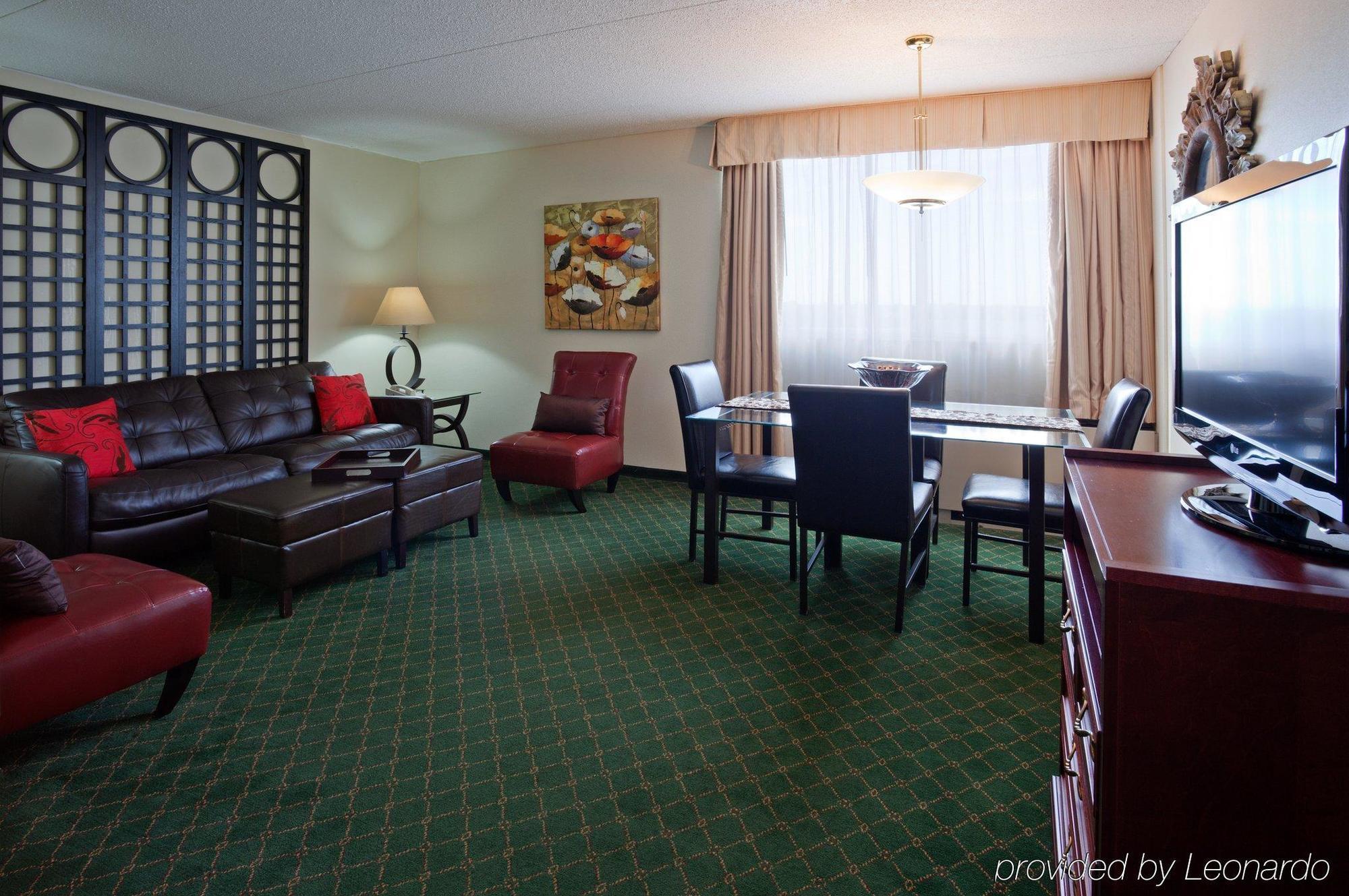 Winnipeg-south By Ihg Hotel 3*